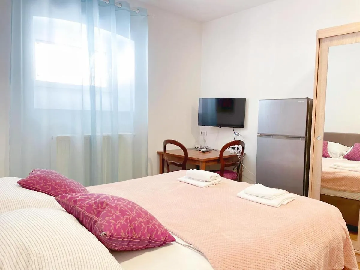 Apartment Candy Pula