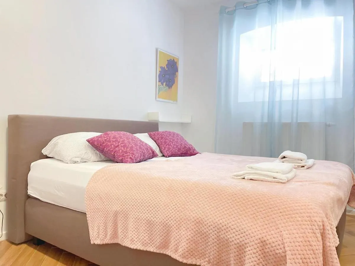 Apartment Candy Pula