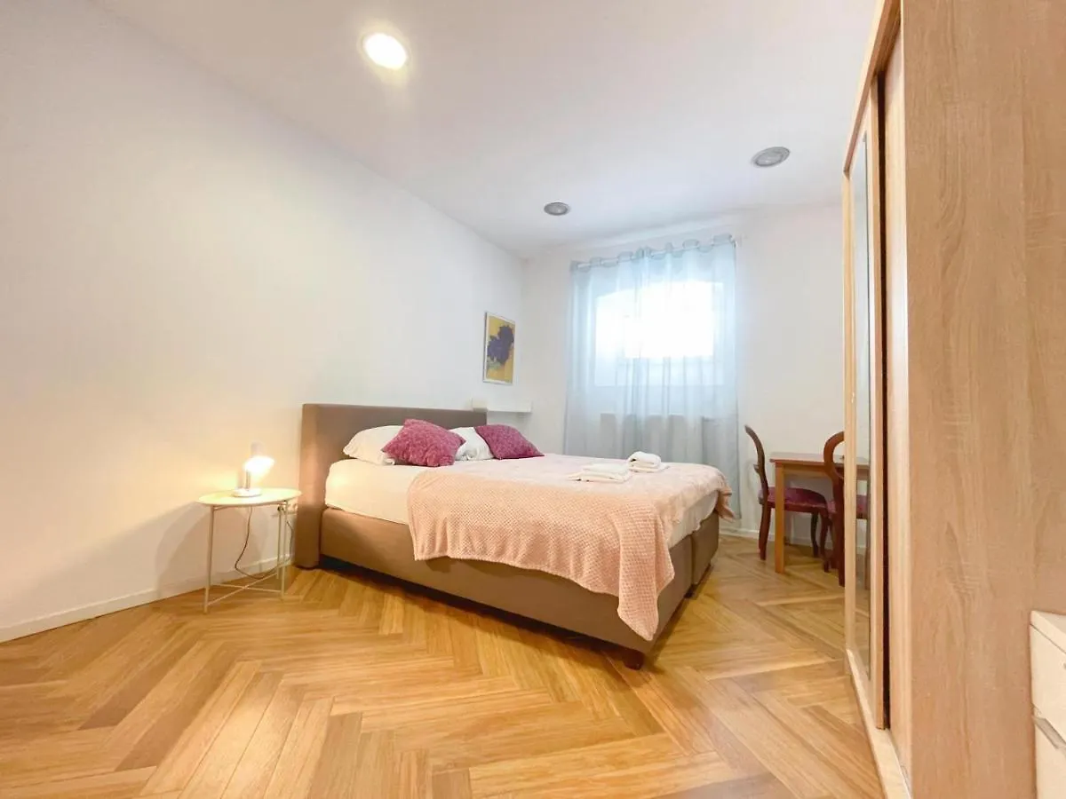 Apartment Candy Pula